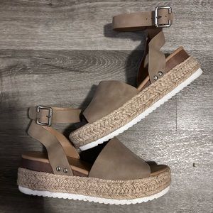 Womens Soda Espadrille Platform Sandals - Size 7.5